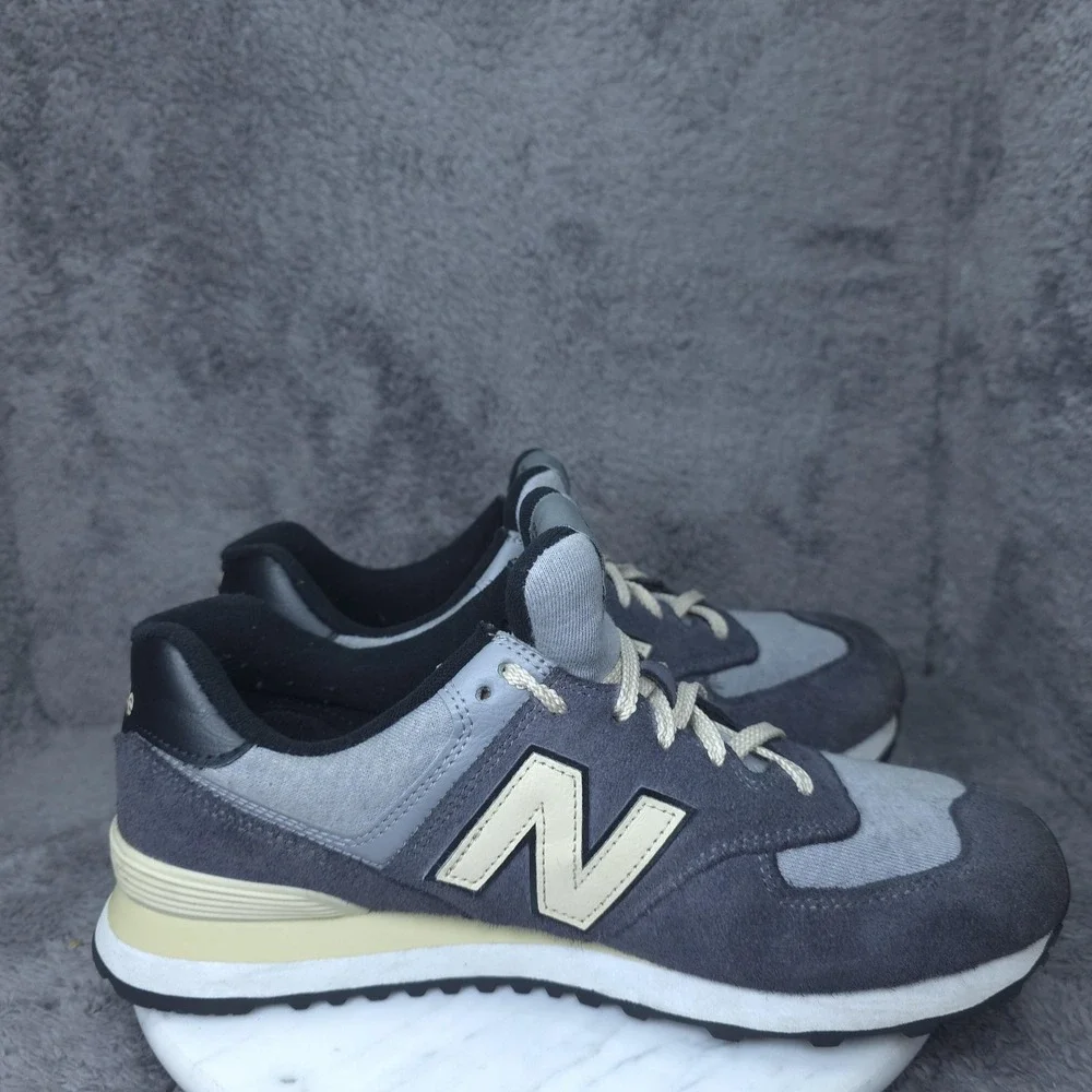 New Balance 574 Shoes Mens Size 10 Gray Suede Mesh Low Top Sneakers U574LGG